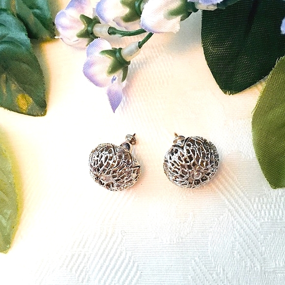 🌸Vintage Monet Silver Filigree Post Earrings🌸 - Picture 5 of 8